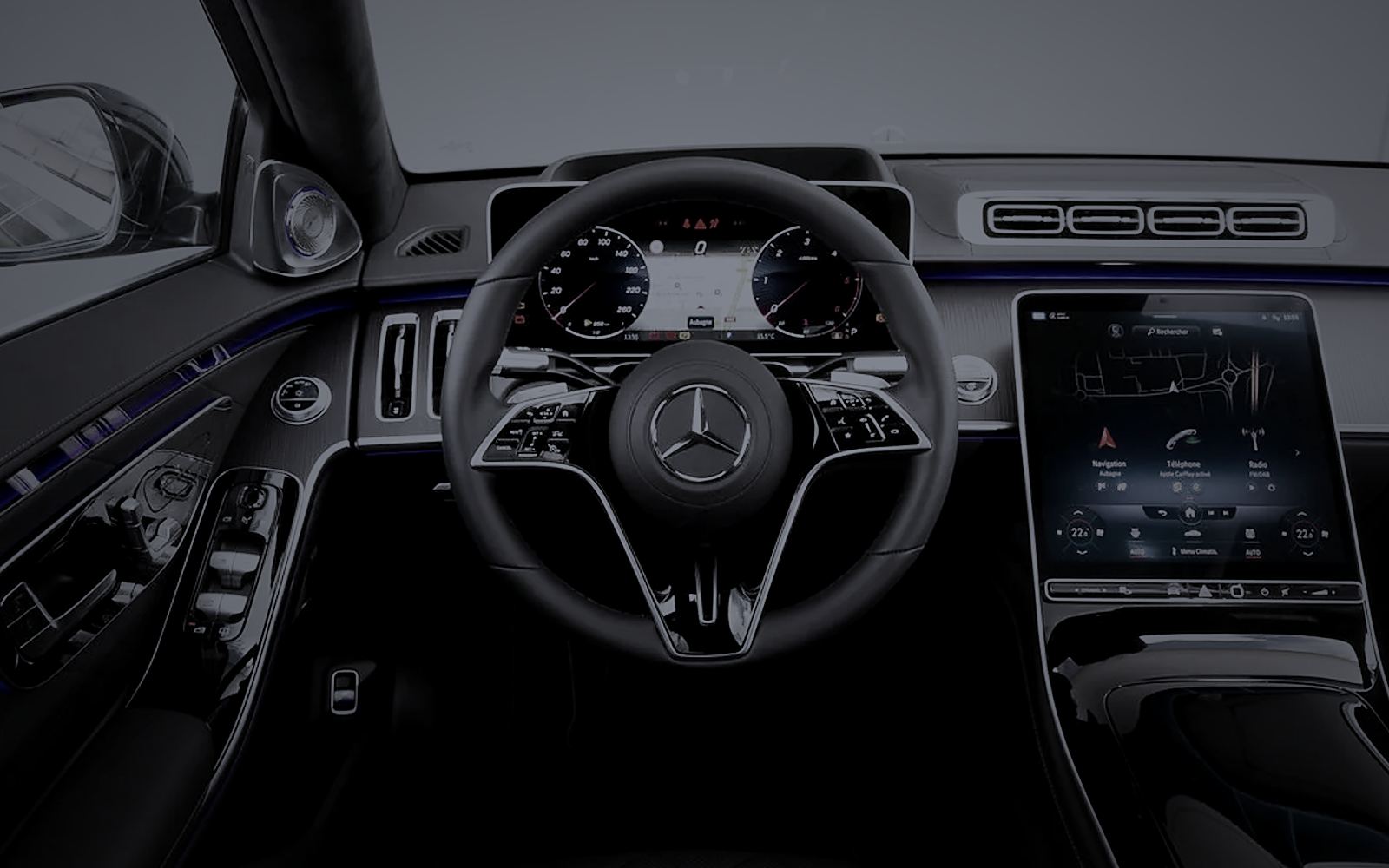 Poste de conduite d'une Mercedes-Benz Classe S
