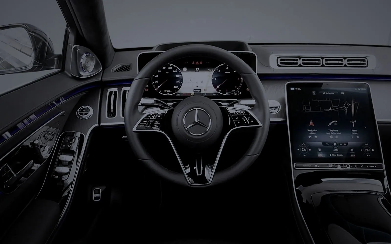 Poste de conduite d'une Mercedes-Benz Classe S